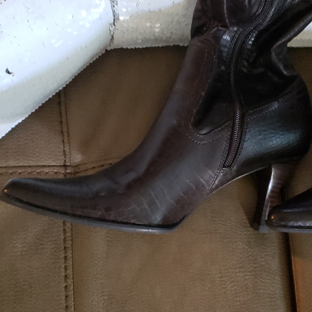 Boots - Picture 2 of 3